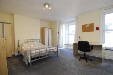 4 bed house, West Hill Road, Mutley, Plymouth, PL47LF - Image 1